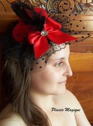 Mini chapeau rouge faux diamant fascinator Burlesque